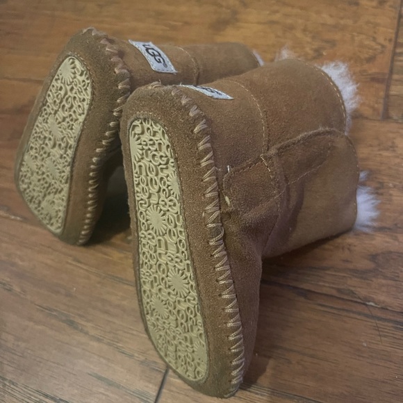 Ugg Toddler Boots - Picture 4 of 5